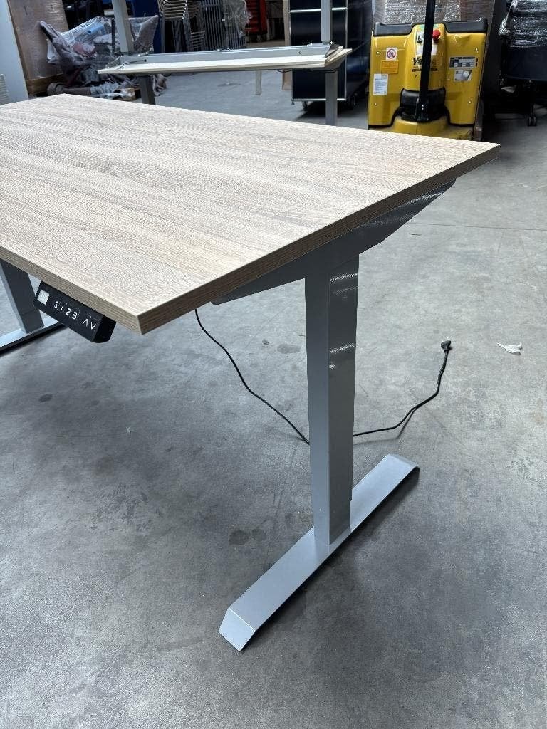 Elektrisch zit/sta bureau | 1 motor | 160x80cm Alu/eiken, Huis en Inrichting, Bureaus, Zit-sta bureau, 160 cm, -, Hout