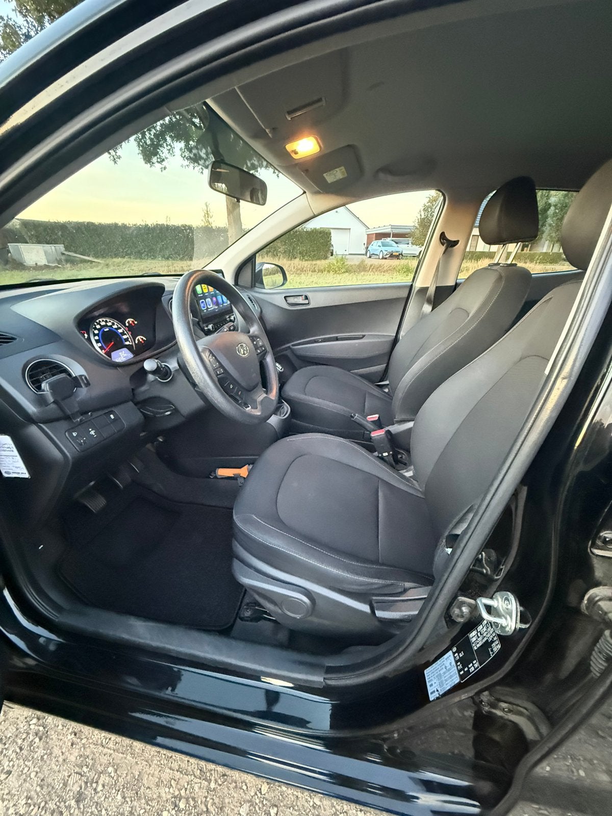 Foto 18 van Hyundai i10 1.0i 66pk 2019 Zwart