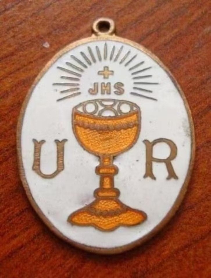 Christelijke geëmailleerde medaille/penning initialen U.R., Verzenden, Zo goed als nieuw, Overige typen, Christendom | Katholiek