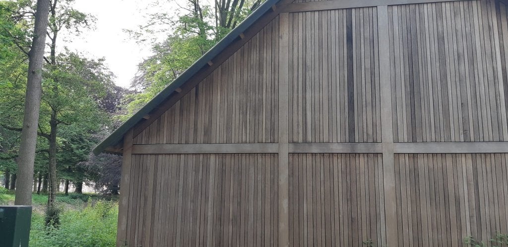 Grote partij open gevelbekleding loods, schuur, huis 21x90mm, Planken, Nieuw, Ophalen of Verzenden, Hardhout