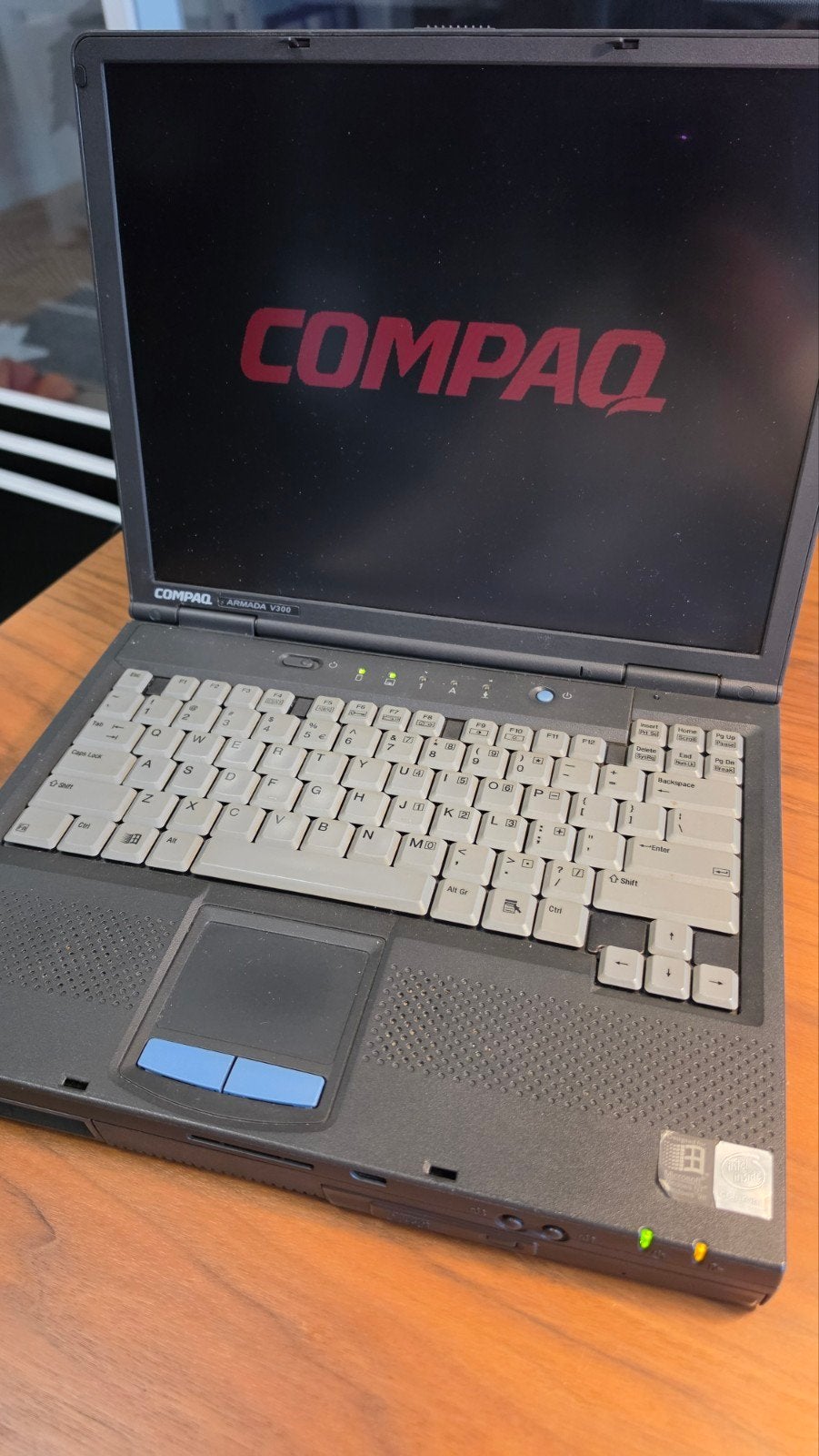 Compaq Armada V300 met Windows 98 - Vintage Laptop, Gebruikt, HDD, Minder dan 4 GB, Qwerty