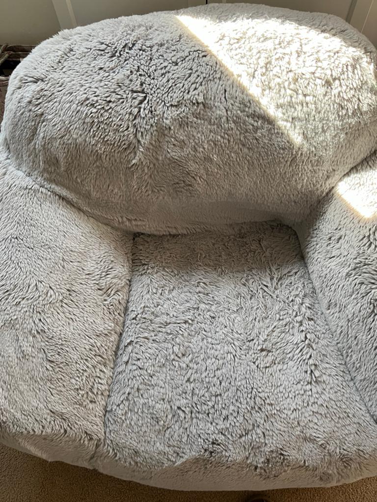 Fluffy fauteuil Riviera Maison - Lichtgrijs, Huis en Inrichting, Ophalen, Minder dan 75 cm, Zo goed als nieuw, 75 tot 100 cm