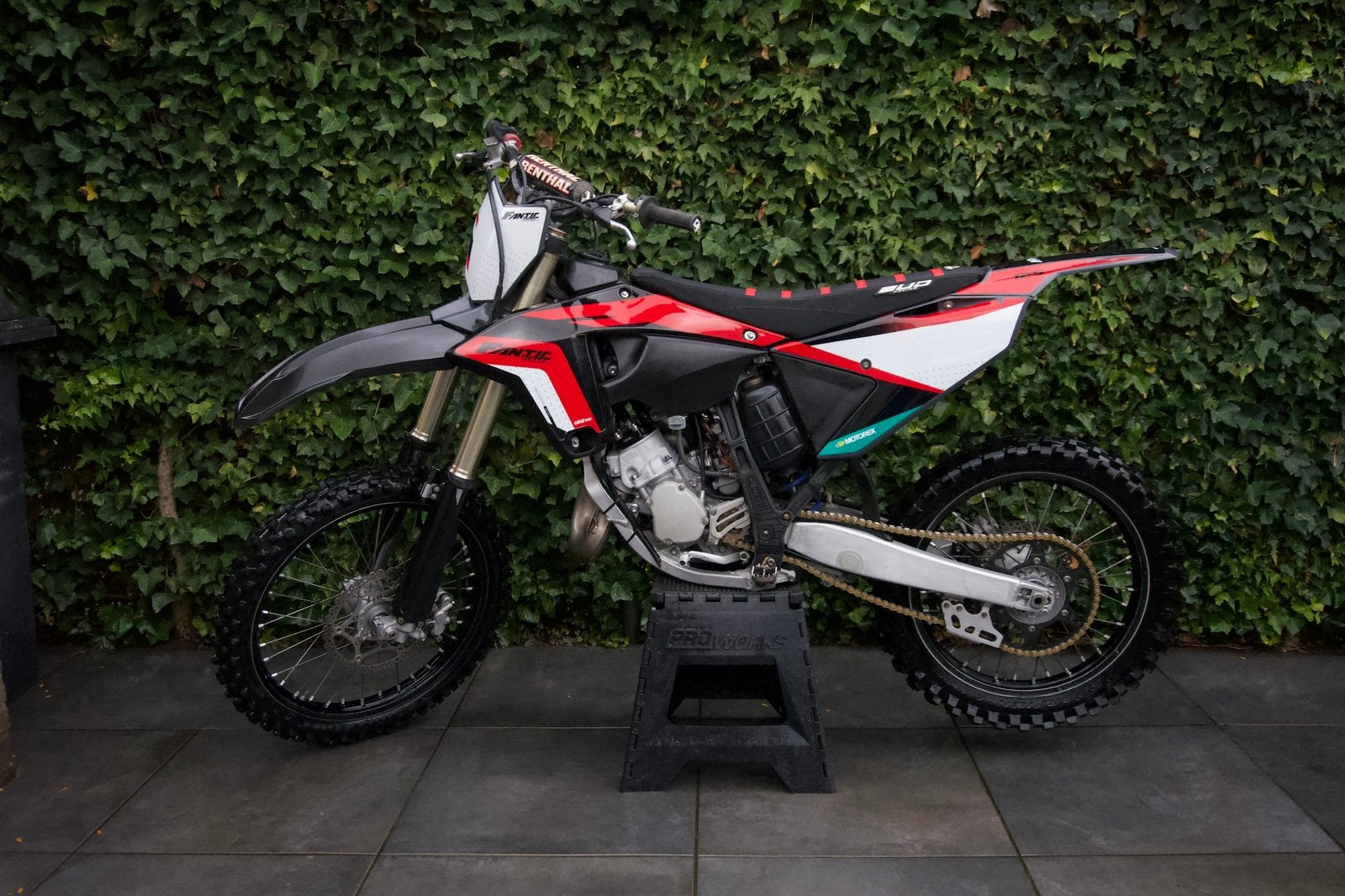 Fantic XX125 2022 Red Edition, Motoren, Ophalen