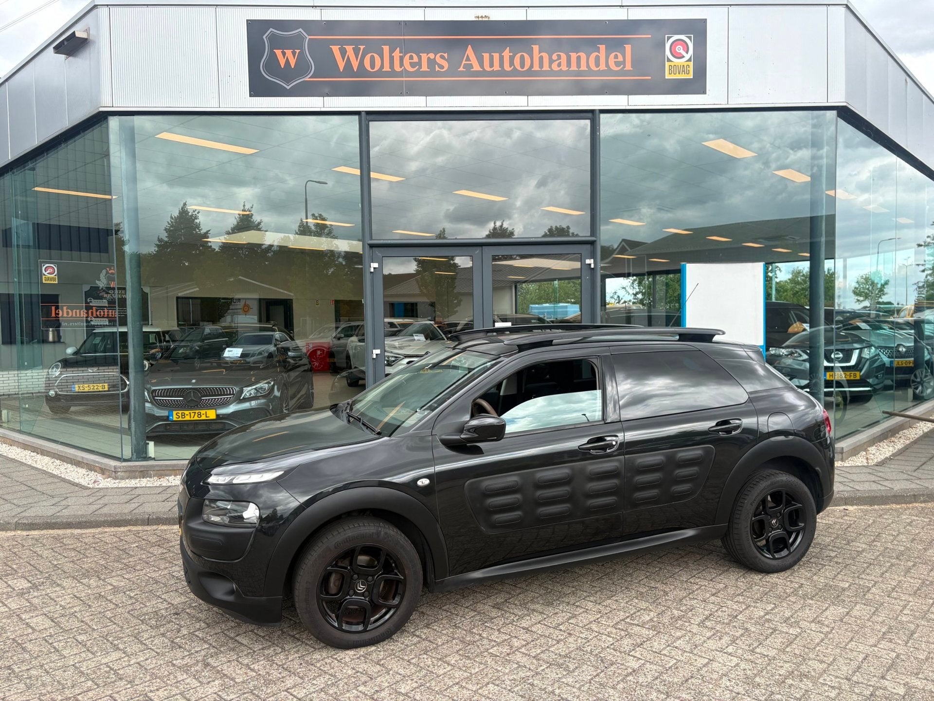Citroen C4 Cactus 1.2 PureTech Shine *AUT, Auto's, Dealer onderhouden, 82 pk, Origineel Nederlands, Bedrijf