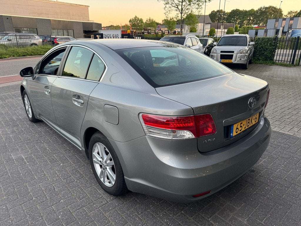 Toyota Avensis 1.8 VVTi Dynamic CLIMA CRUISE DEALER ONDERHOU, Auto's, Toyota, Voorwielaandrijving, 15 km/l, Origineel Nederlands