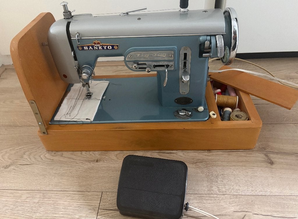 SANKYO Naaimachine, Hobby en Vrije tijd, Naaimachines en Toebehoren, Ophalen, Gebruikt, Naaimachine, Overige merken
