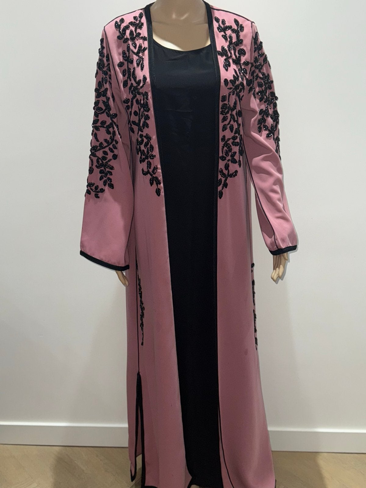 Roze abaya met zwarte kralen - Maat M/L, Maat 38/40 (M), Ophalen of Verzenden, Zo goed als nieuw, Roze
