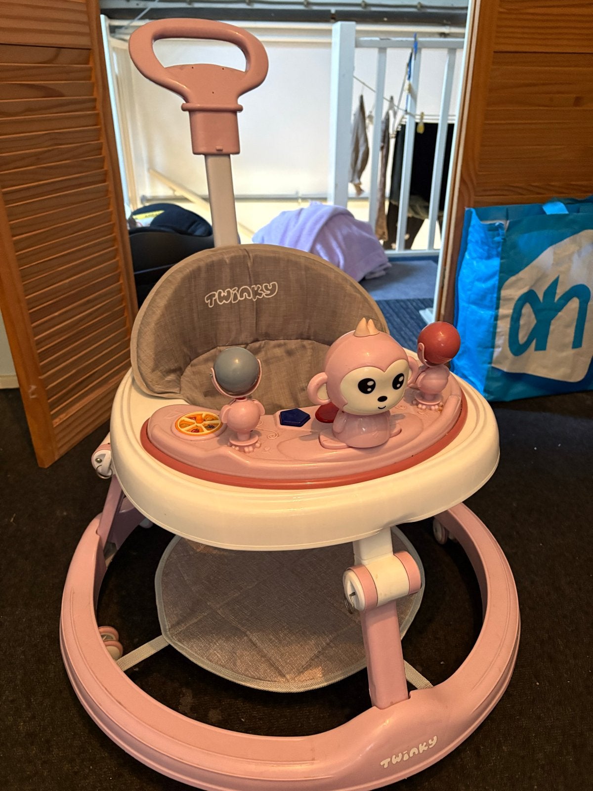 Roze Twinky Babywalker met Speelgoed en Duwstang, Ophalen, Zo goed als nieuw, Overige typen