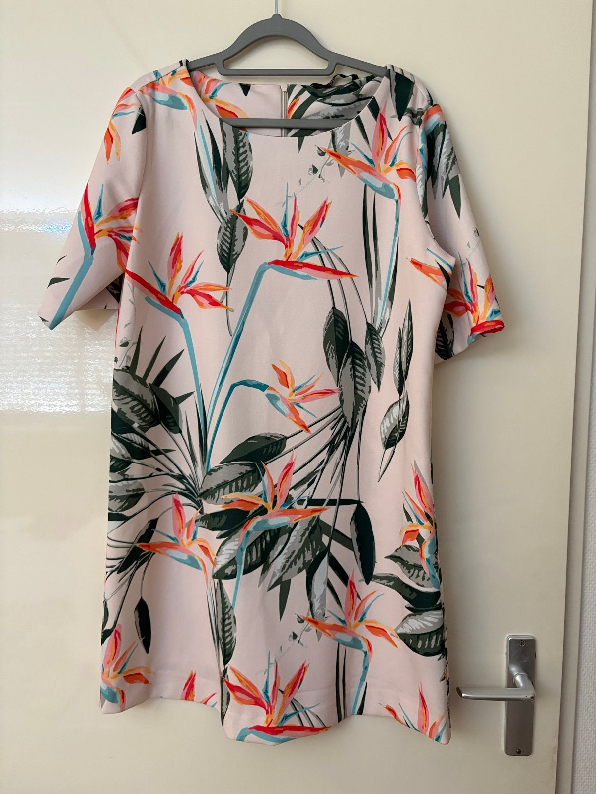 ONLY Jurk Maat 40 met tropische print, Kleding | Dames, Ophalen of Verzenden, Zo goed als nieuw, Maat 38/40 (M), Meerkleurig