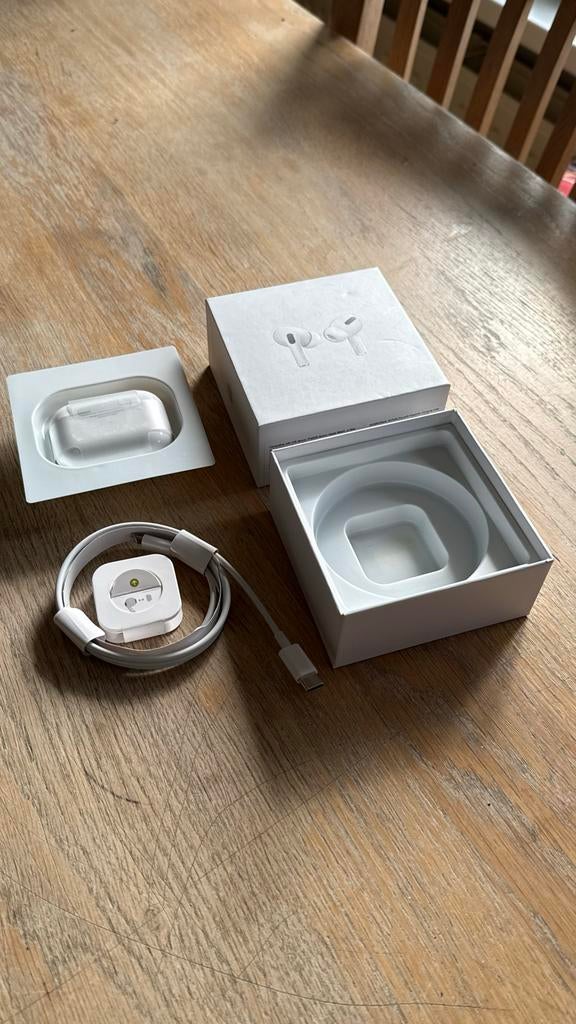 Apple AirPods Pro (2e generatie) met MagSafe Oplaadcase, Ophalen of Verzenden, Zo goed als nieuw
