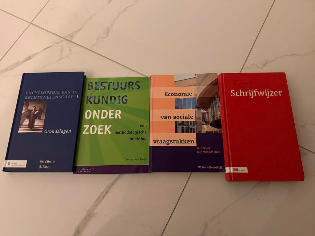 Boekenset recht, bestuurskunde, onderzoek, schrijfskills, Ophalen of Verzenden, Gamma, Zo goed als nieuw, WO