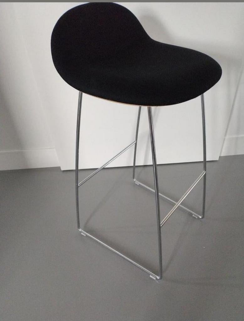 Gubi barkruk, 1 kruk, Ophalen, 60 tot 90 cm