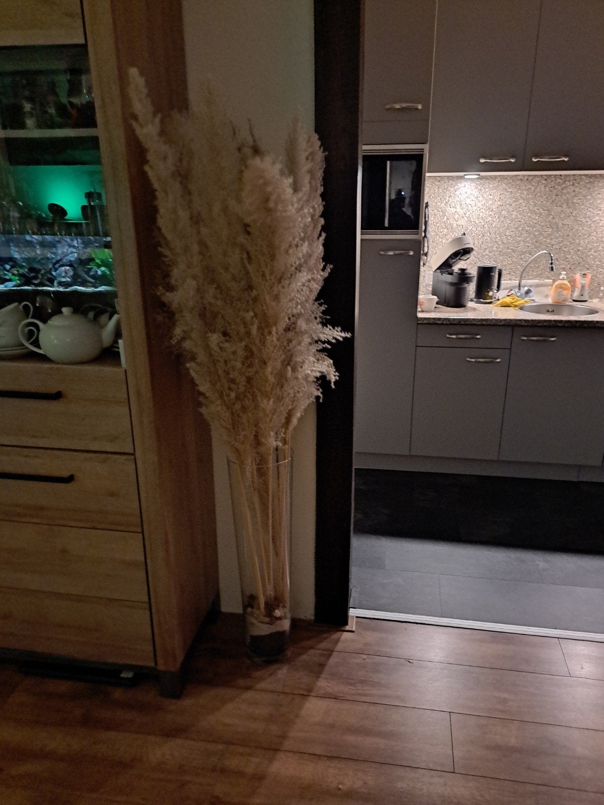 Grote vaas met  pluim, Huis en Inrichting, Woonaccessoires | Zuilen en Pilaren, Ophalen, Zo goed als nieuw