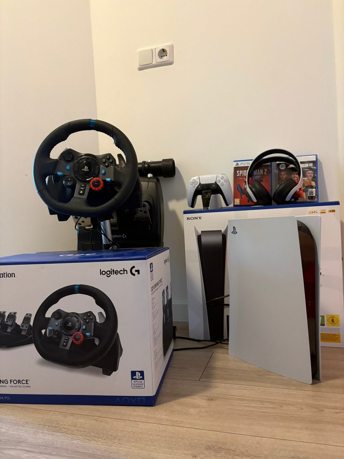 PS5 disc console met logitech stuur en gaspedalen., Spelcomputers en Games, Spelcomputers | Sony PlayStation 5, Ophalen, Zo goed als nieuw