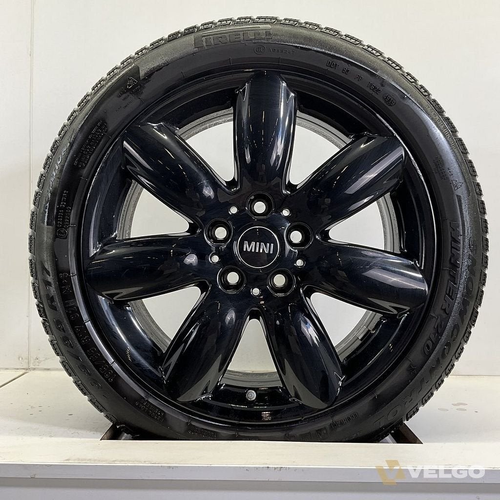 MINI JCW F54 528 STYLING SET VELGEN + WINTERBANDEN 17 INCH, Gebruikt, -, -, Banden en Velgen