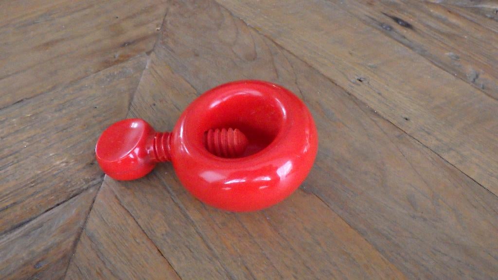 vintage Dana Plast notenkraker in de kleur rood (Deens), Ophalen of Verzenden, Overige typen
