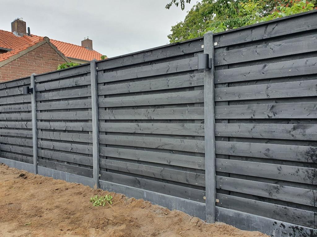 Foto 2 van Hout/beton schutting horizontaal geschroeft
