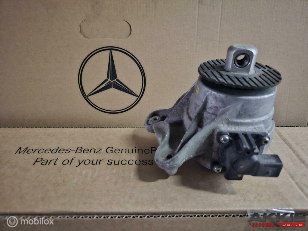 Mercedes C63 amg Motorlager rechts A2052409400, Auto-onderdelen, Gebruikt, Ophalen of Verzenden