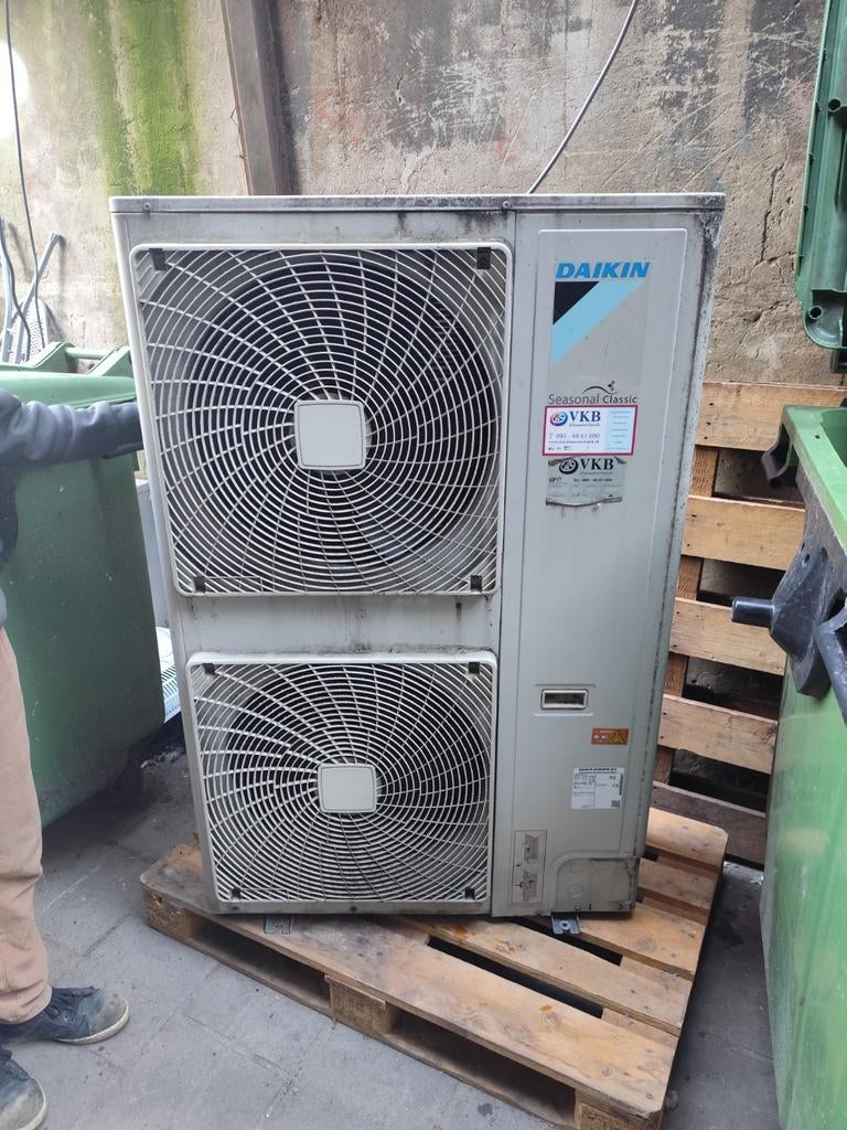 Twee stuks prima werkende hoge capaciteit airconditioning, Witgoed en Apparatuur, Airco's, Zo goed als nieuw, Wandairco, 3 snelheden of meer