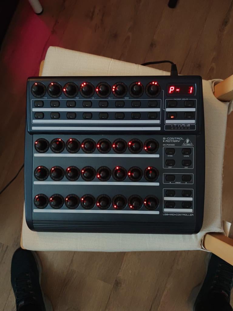 Behringer BCR2000 rotary control MIDI controller, Muziek en Instrumenten, Midi-apparatuur, Ophalen of Verzenden, Zo goed als nieuw