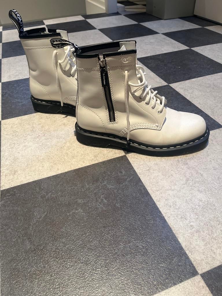 Nieuwe Dr. Martens - Maat 41, Ophalen of Verzenden, Nieuw, Wit, Lage of Enkellaarzen