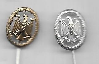 2 D.D.R. ADELAARS SPELDEN, Verzamelen, Speldjes, Pins en Buttons, Ophalen of Verzenden, Gebruikt, Stad of Land, Speldje of Pin