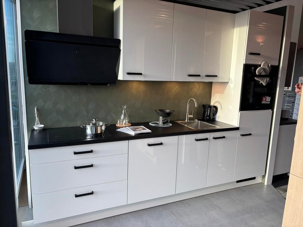 Witte Hoogglans Keuken  300cm breed incl. 5 inbouwapparaten, Ophalen, Wit, Nieuw, Enkelwandige keuken