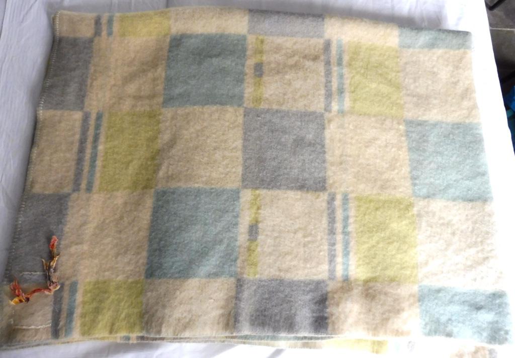 Fijne wollen Aabe deken 220 x 160 cm wol, Huis en Inrichting, Woonaccessoires | Plaids en Woondekens, Gebruikt, Ophalen