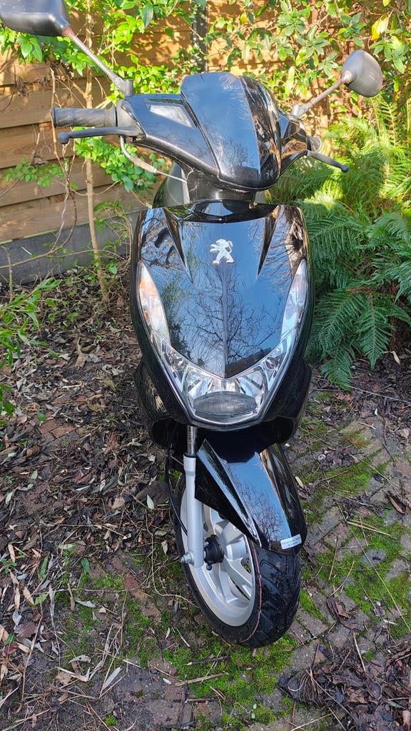 Peugeot Kisbee 2016 - 8350 km nieuwe accu, Fietsen en Brommers, Brommeronderdelen | Scooters, Gebruikt, Peugeot, Overige typen