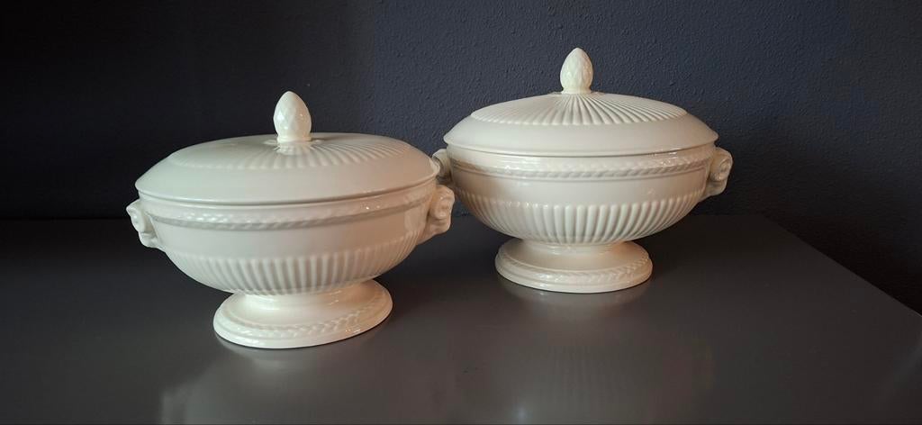 WEDGWOOD EDME, Dekschalen Ø 20,5 en 23 cm., Huis en Inrichting, Keuken | Servies, Nieuw, Ophalen of Verzenden, Schaal of Schalen