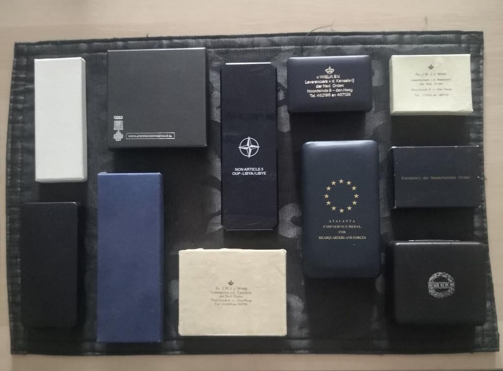 11 diverse medaille doosjes, Verzamelen, Militaria | Algemeen, Verzenden