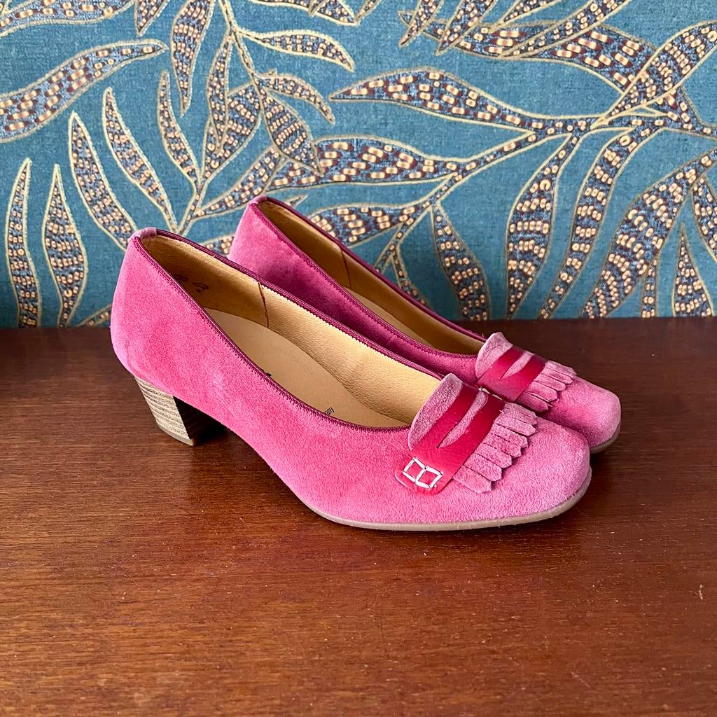 Theresia Muck suède pumps fuchsia maat 3,5, Kleding | Dames, Schoenen, Ophalen of Verzenden, Zo goed als nieuw, Roze