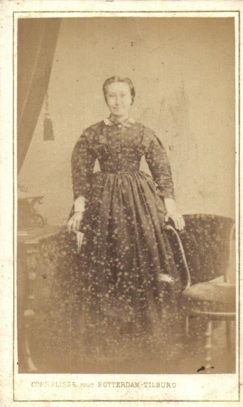 CDV - Cornelissen _Rotterdam / Tilburg -Zeer oud, Verzamelen, Gebruikt, Verzenden, Foto, Klederdracht