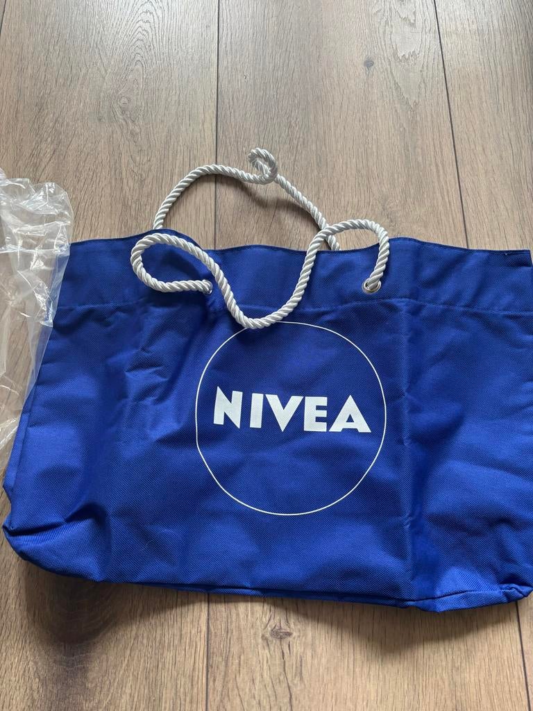 Nieuwe Nivea Strandtas - 45x30 cm, Sieraden, Tassen en Uiterlijk, Tassen | Damestassen, Nieuw, Shopper, Blauw, Ophalen of Verzenden