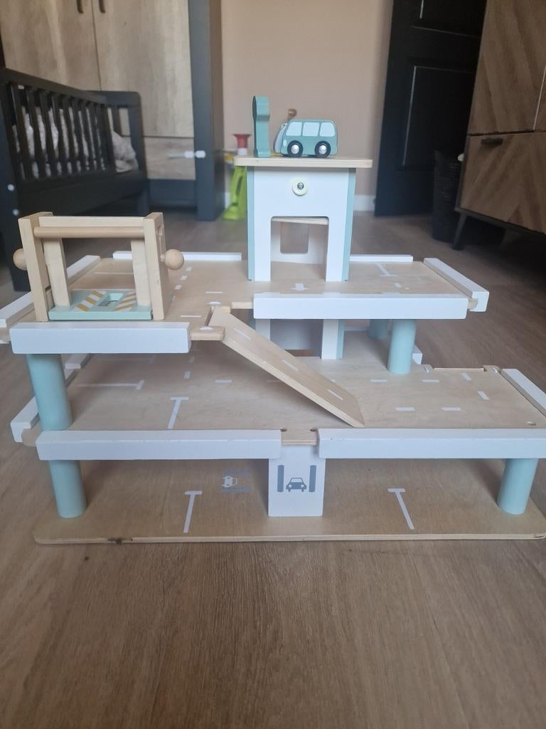 Pinolino Autogarage - Houten Speelgoed Garage, Kinderen en Baby's, Speelgoed | Overig, Ophalen of Verzenden, Zo goed als nieuw