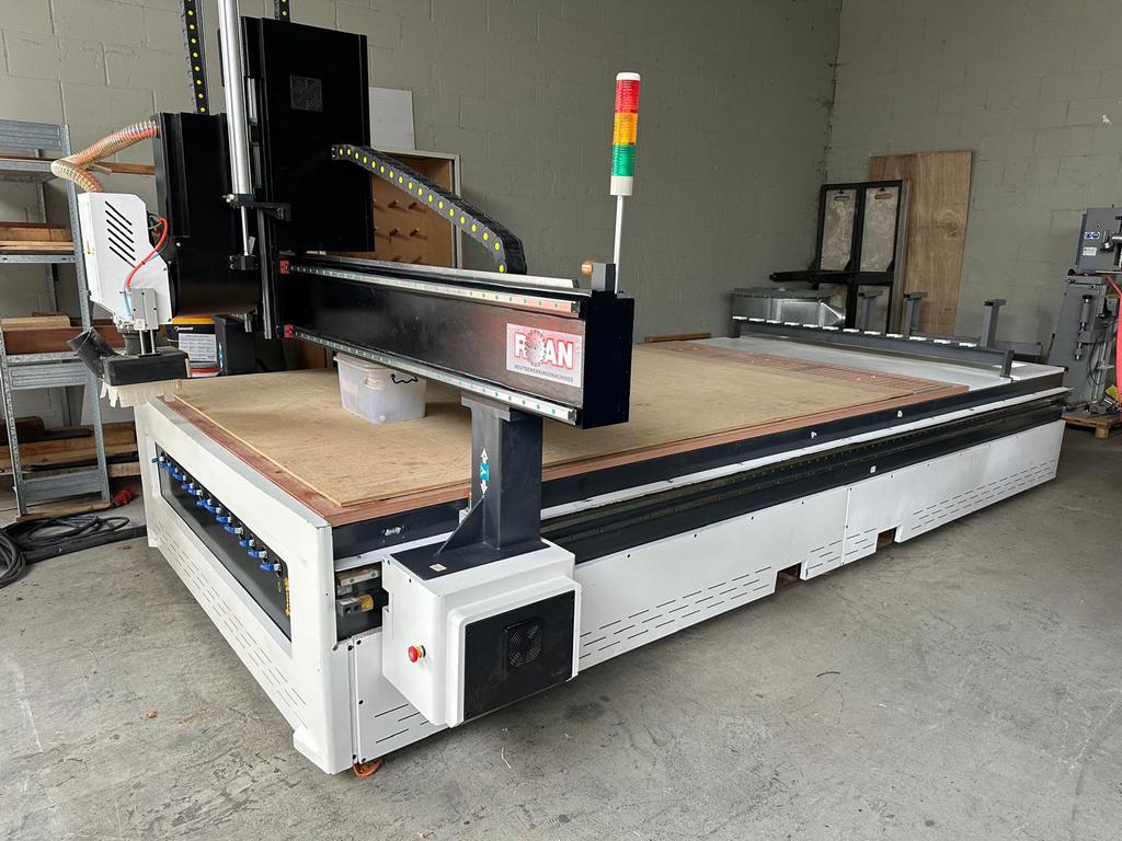 CNC machine 3500 x 2000 Mm., Ophalen, Zo goed als nieuw