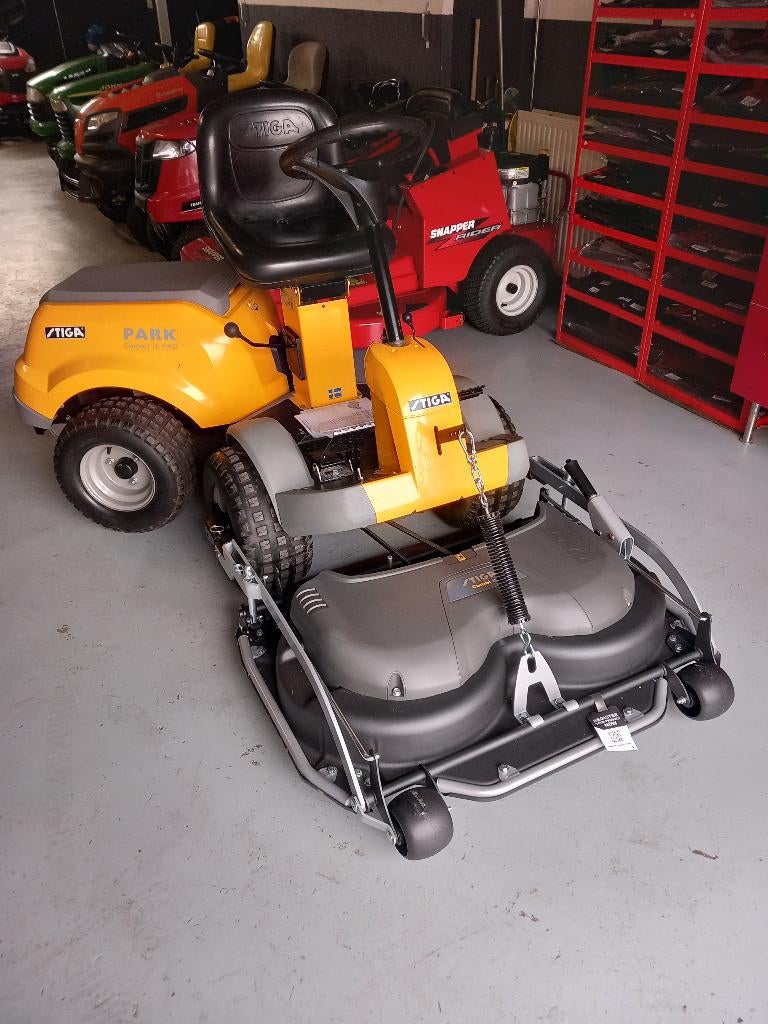 Stiga Park Compact 16 HST 4WD 4x4 / NIEUW Maaidek!, Stiga, Ophalen of Verzenden, Zo goed als nieuw, Stiga