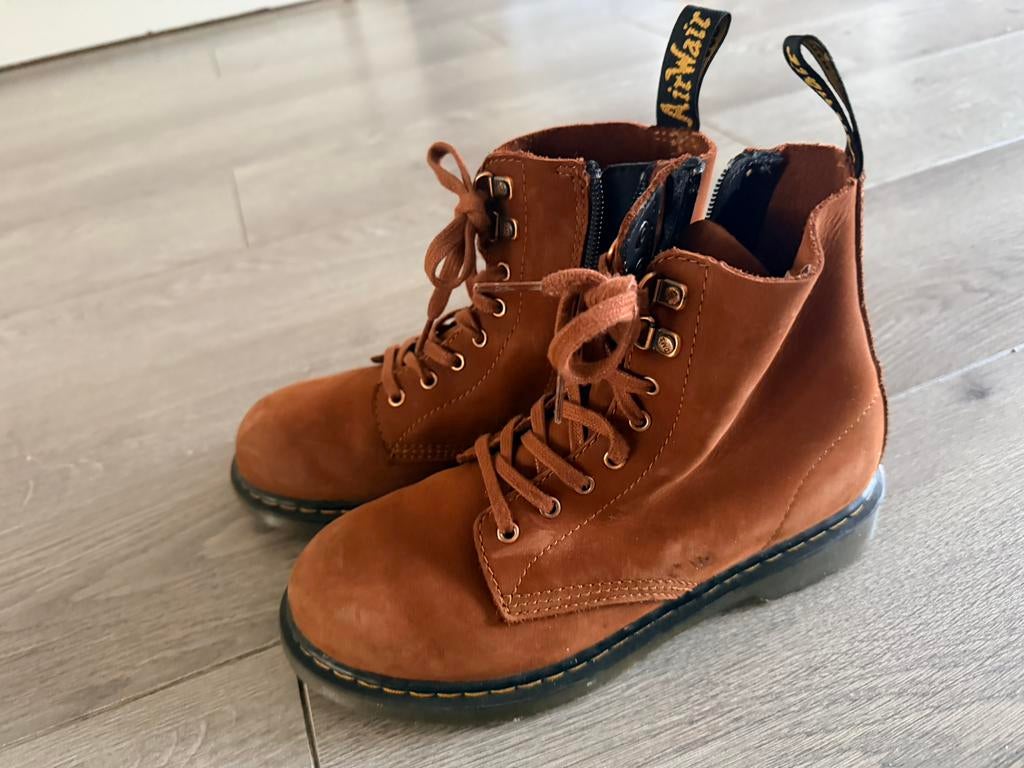 Dr . martens maat 35  een keer gedragen 45€, Kinderen en Baby's, Kinderkleding | Schoenen en Sokken, Ophalen of Verzenden, Zo goed als nieuw