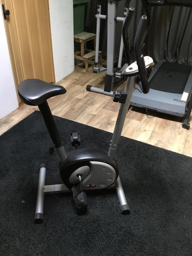 Hometrainer - Fitness voor thuis!, Sport en Fitness, Fitnessapparatuur, Ophalen, Gebruikt, Metaal, Benen