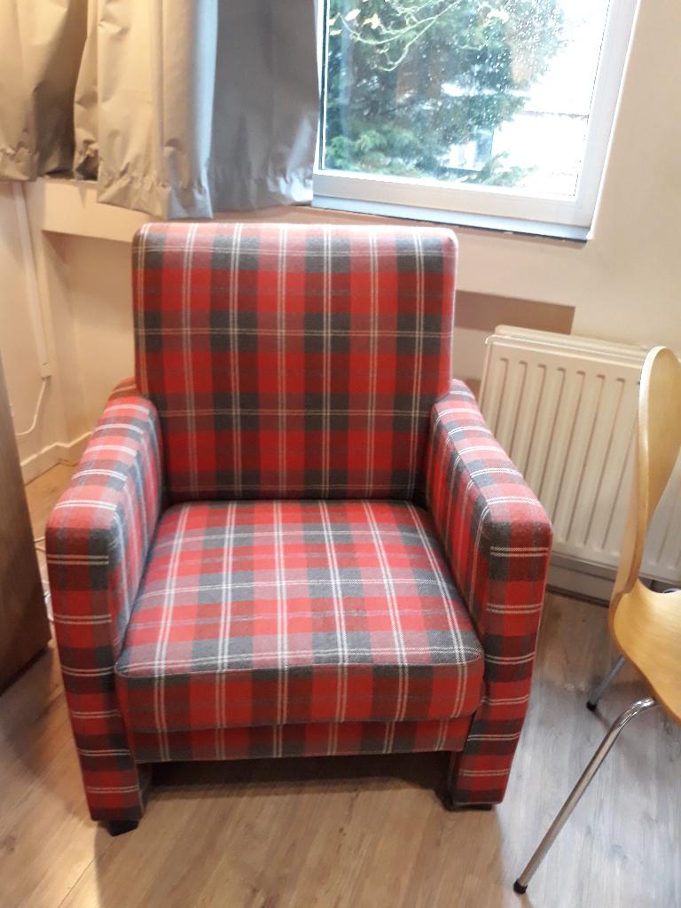 Fauteuil rood geblokt/ geruit, Huis en Inrichting, Fauteuils, Overige materialen, Minder dan 75 cm, Modern klassiek, Ophalen of Verzenden