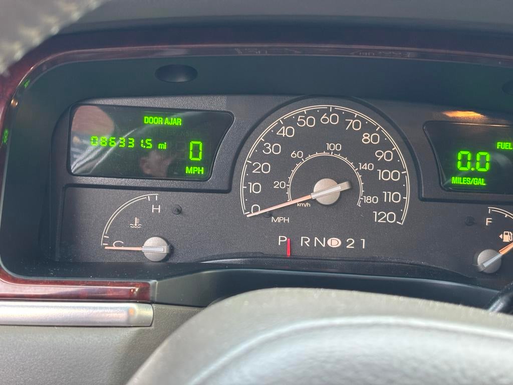 Lincoln Town Car Towncar 2004 Grijs, Auto's, 2460 kg, Beige, Leder, Dealer onderhouden