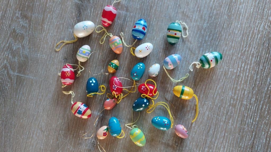 25 vintage houten eitjes paastak hangers pasen paasdecoratie, Ophalen, Gebruikt
