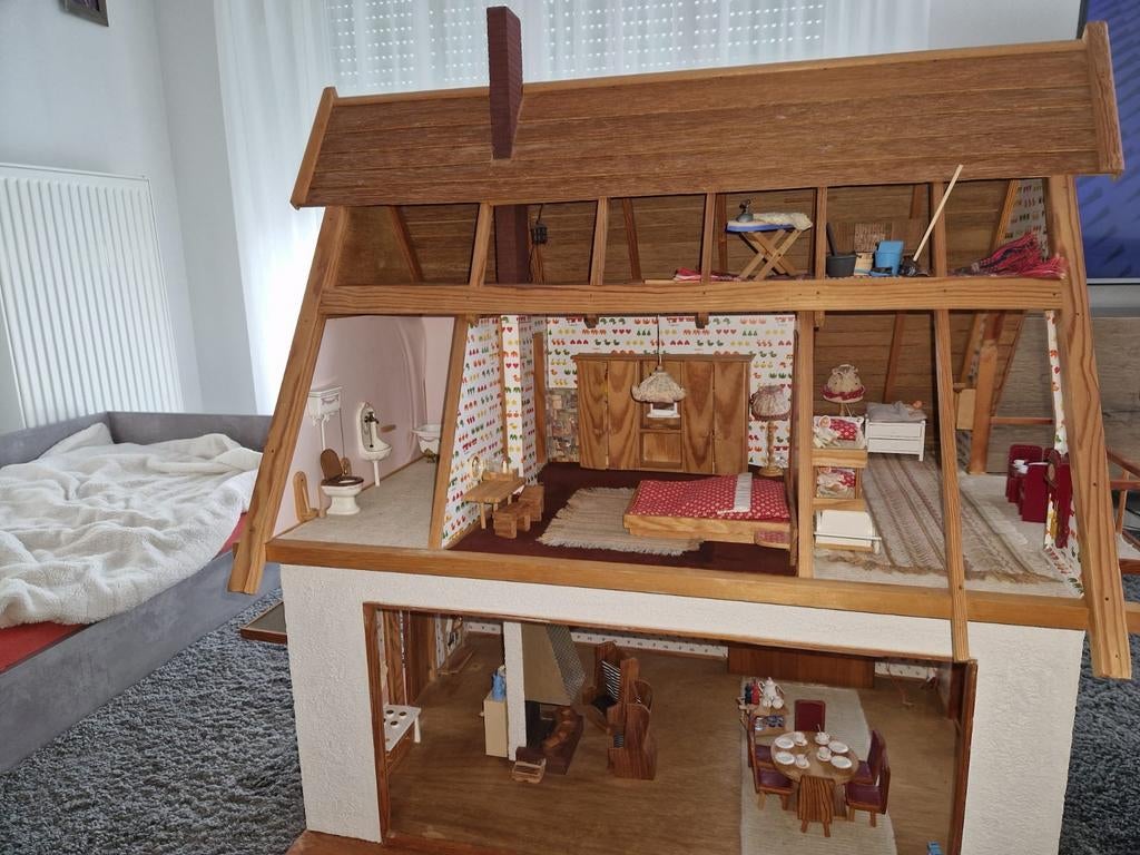 Zeer mooi poppenhuis met meubels, Ophalen, Zo goed als nieuw, Poppenhuis