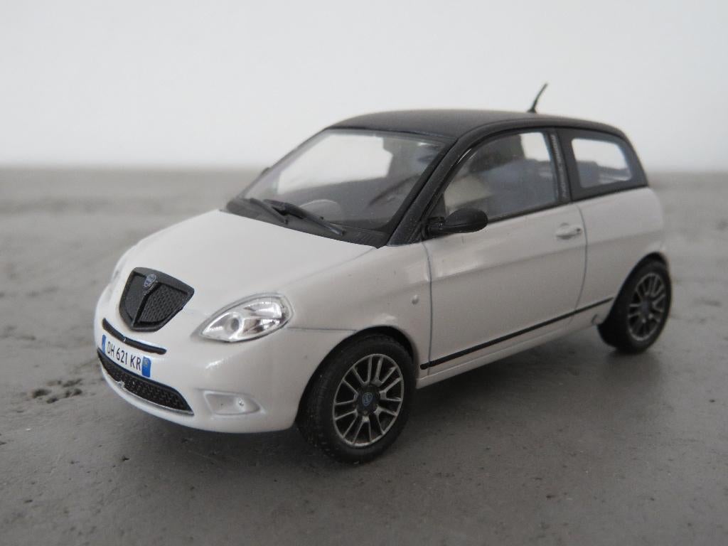 Lancia Ypsilon Momo Design - Cararama, Hobby en Vrije tijd, Modelauto's | 1:43, Ophalen of Verzenden, Nieuw, Auto, Overige merken