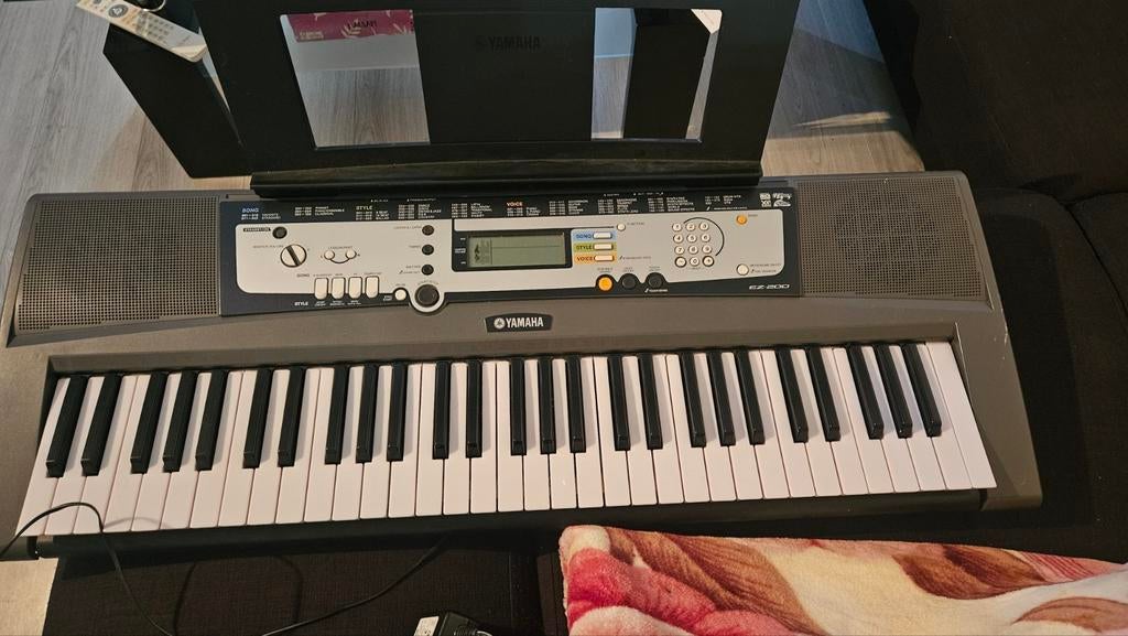 Yamaha keyboard, Yamaha, Ophalen of Verzenden, Met standaard, 61 toetsen