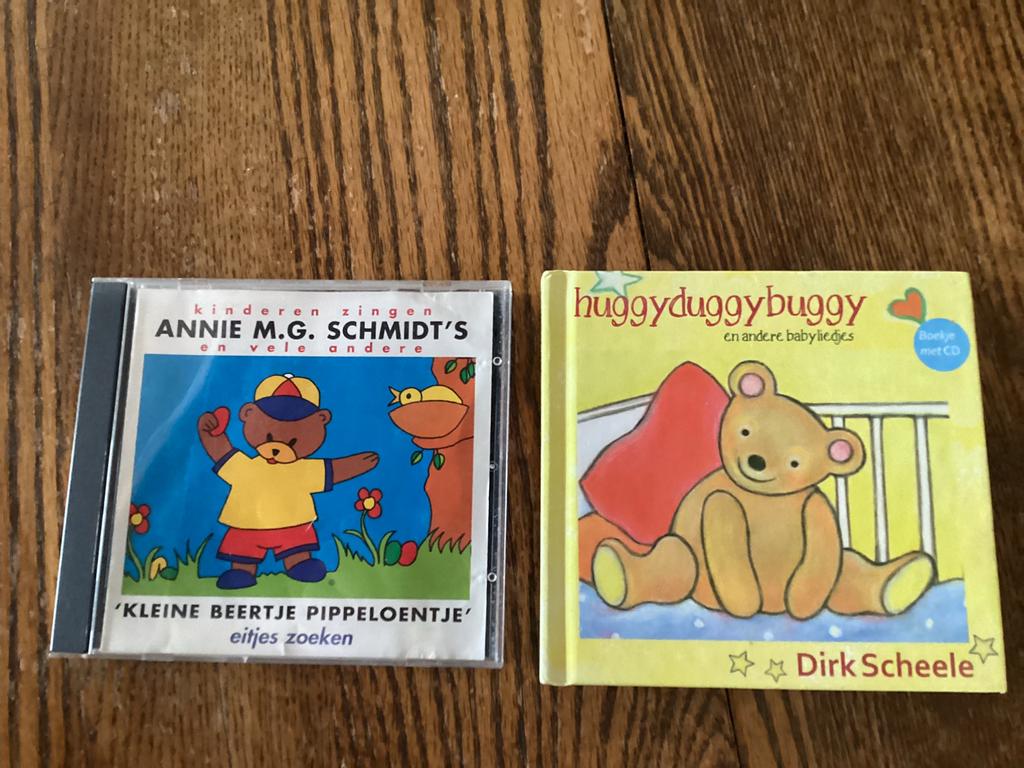 Kleine beertje Pippeloentje + Huggyduggybuggy Dirk Scheele, Cd's en Dvd's, Ophalen of Verzenden, Zo goed als nieuw