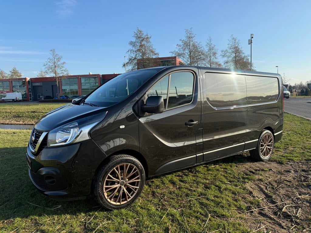 Renault Trafic nissan 125pk  L2h1 2019 Zwart lease 199 pmnd, Voorwielaandrijving, 4 cilinders, 2000 kg, Zwart