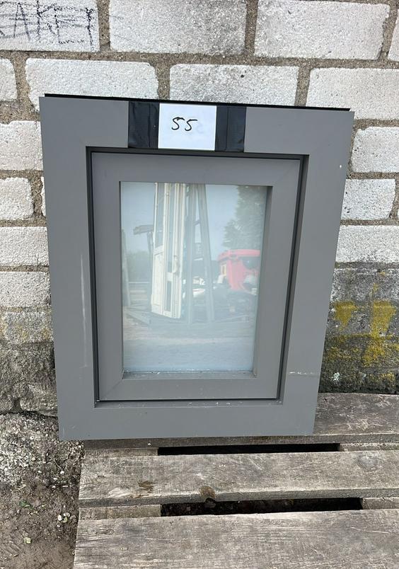 (55) Nieuw raamkozijn voor bijv. toilet, incl mistglas, Doe-het-zelf en Verbouw, Ophalen, Kunststof, Minder dan 75 cm, Raamkozijn
