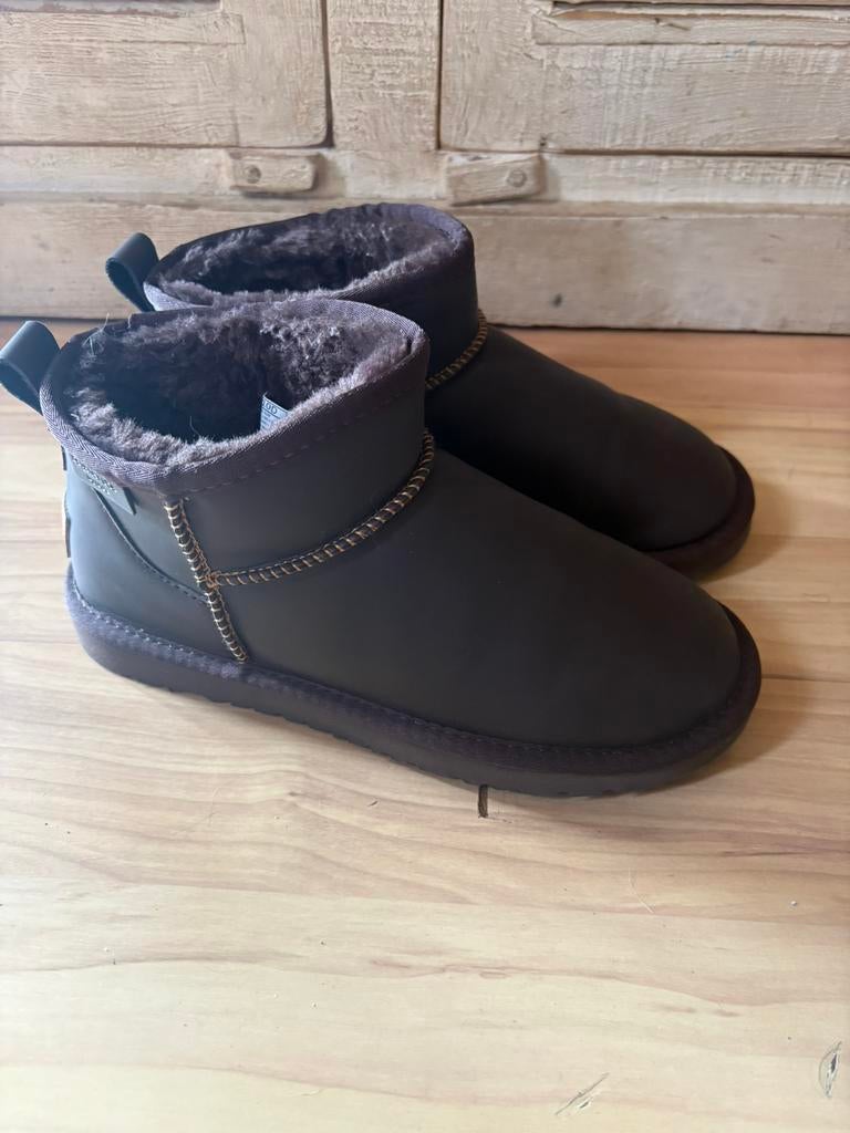 Nieuw donkerbruine Leren Ugg ultra mini mt 38, Kleding | Dames, Schoenen, Nieuw, Lage of Enkellaarzen, Bruin, Ophalen of Verzenden