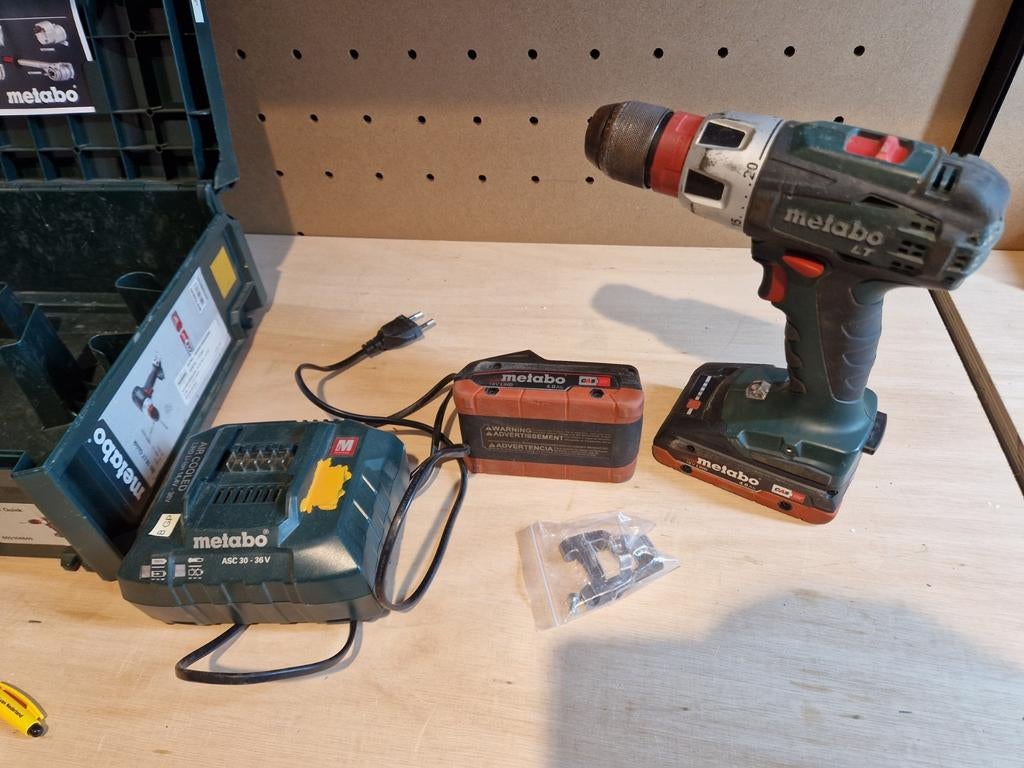 Metabo BS 18 LT Quick met 2x 4.0Ah accu , lader en Metaloc, Gebruikt, Variabele snelheid, Ophalen of Verzenden, Boor- en Schroefmachine